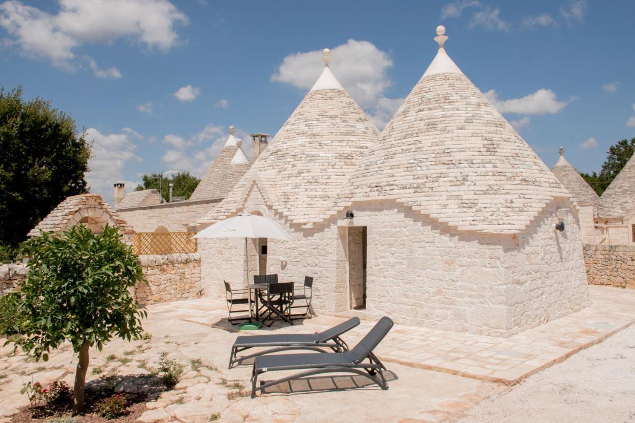 Trullo Cinquenoci Suite Locorotondo Exterior photo