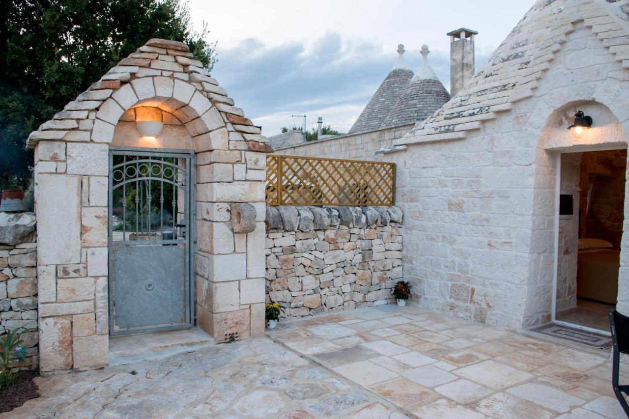 Trullo Cinquenoci Suite Locorotondo Exterior photo