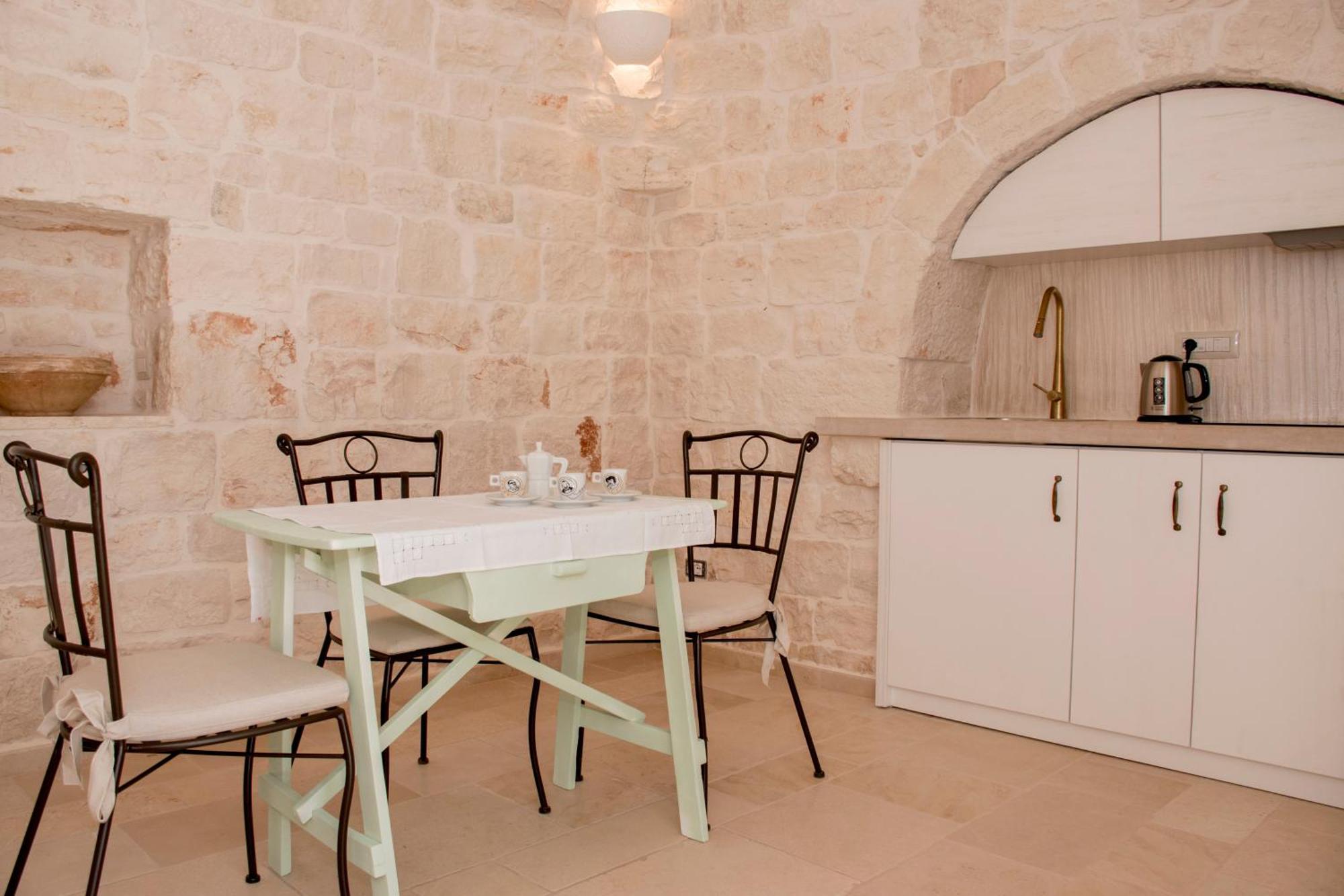 Trullo Cinquenoci Suite Locorotondo Exterior photo