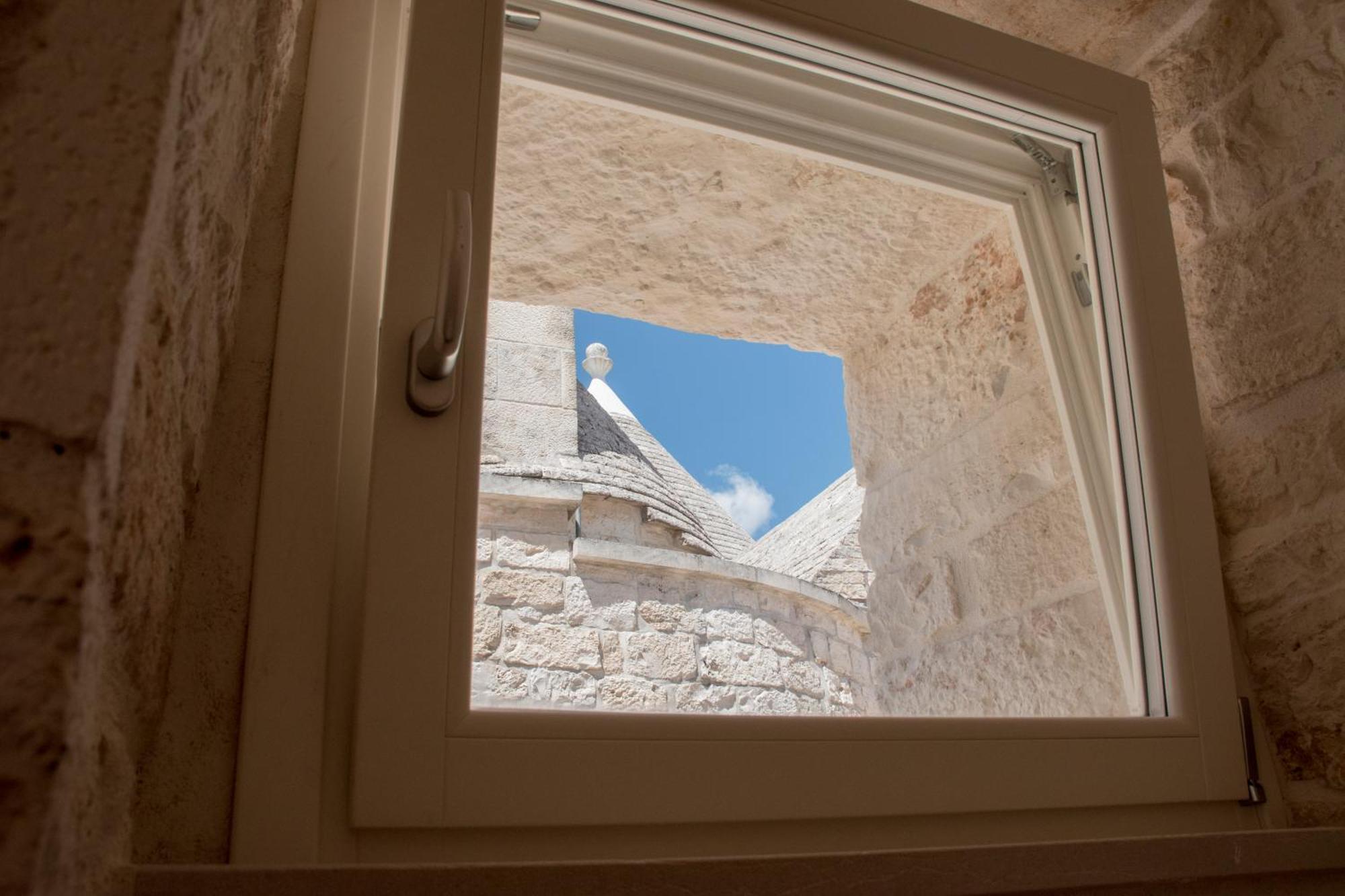 Trullo Cinquenoci Suite Locorotondo Exterior photo