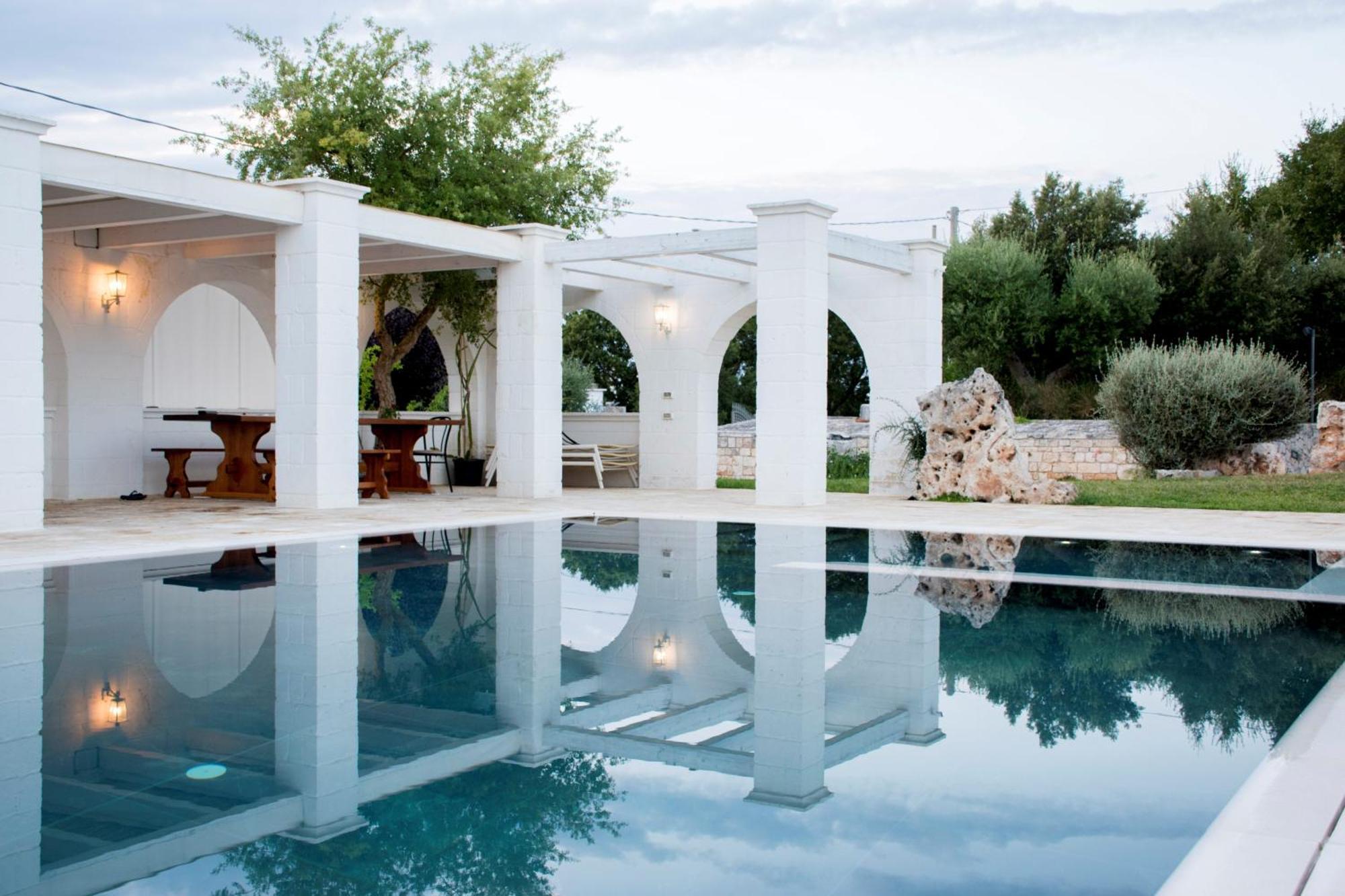 Trullo Cinquenoci Suite Locorotondo Exterior photo