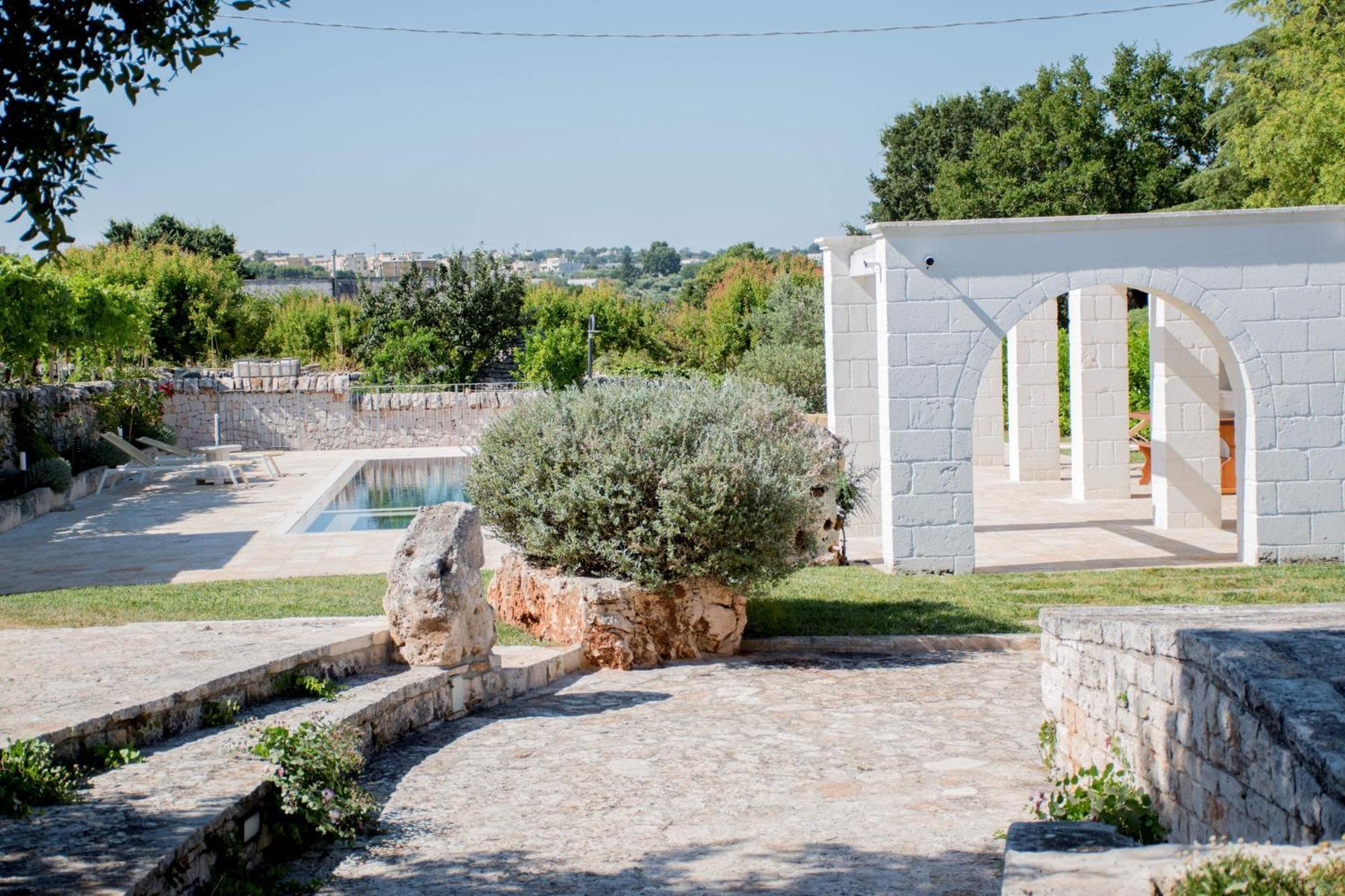 Trullo Cinquenoci Suite Locorotondo Exterior photo