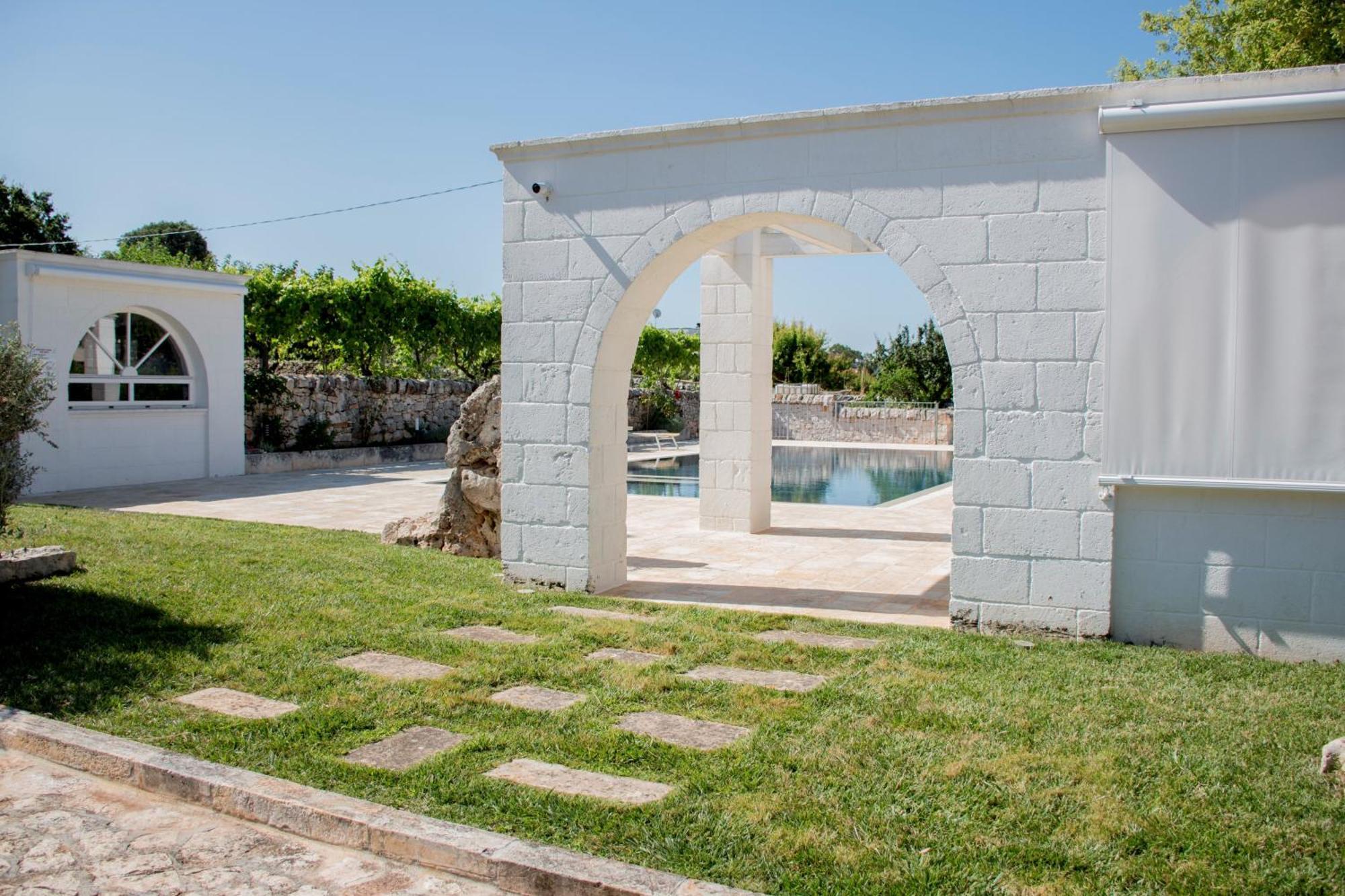Trullo Cinquenoci Suite Locorotondo Exterior photo