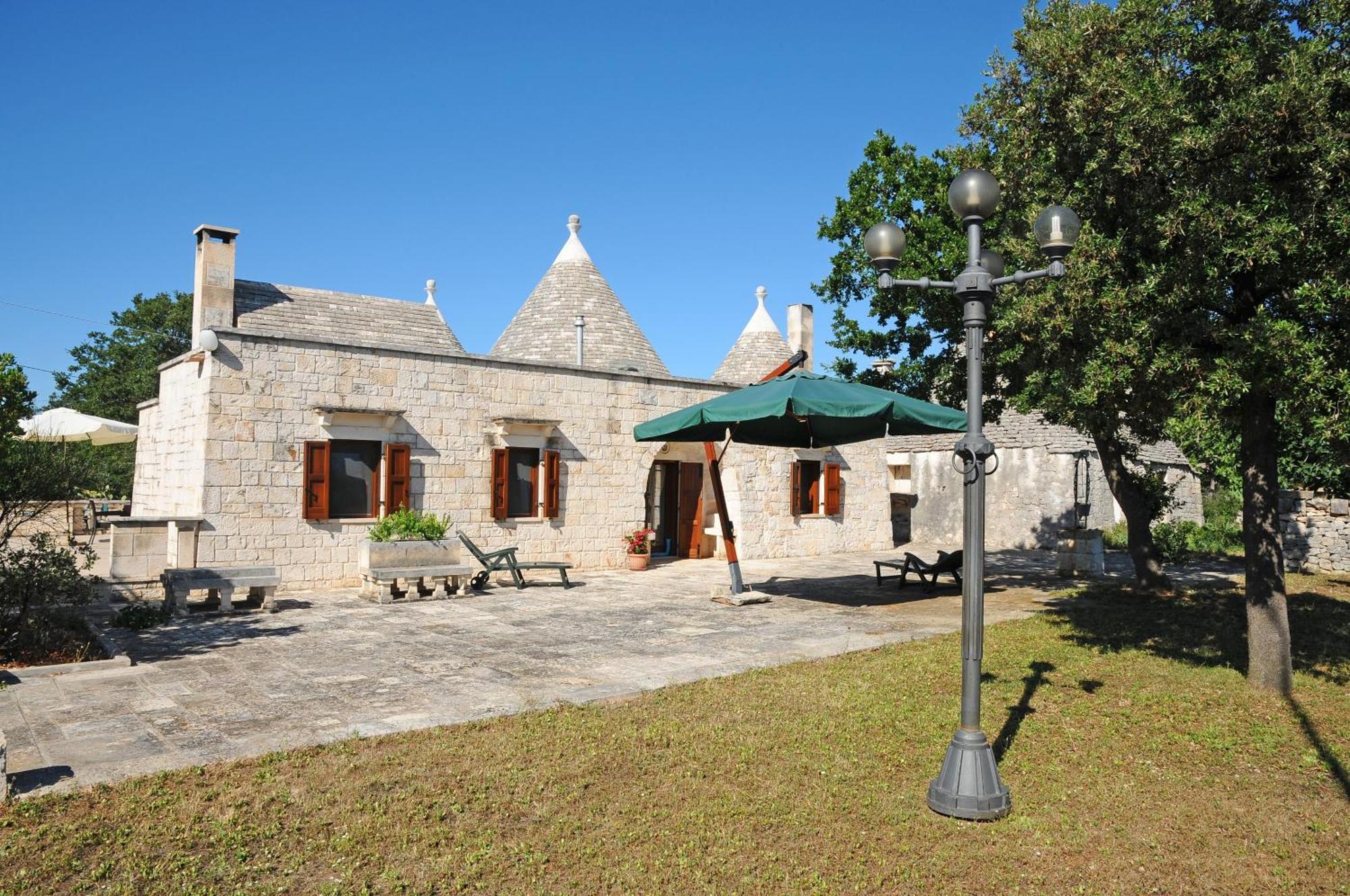 Trullo Cinquenoci Suite Locorotondo Exterior photo
